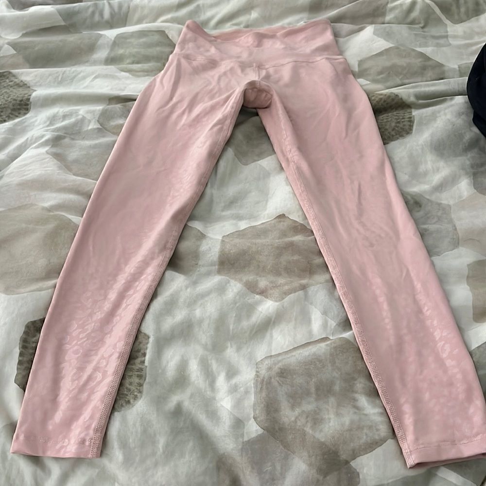 Beyond Yoga pale pink cropped leggings size XS